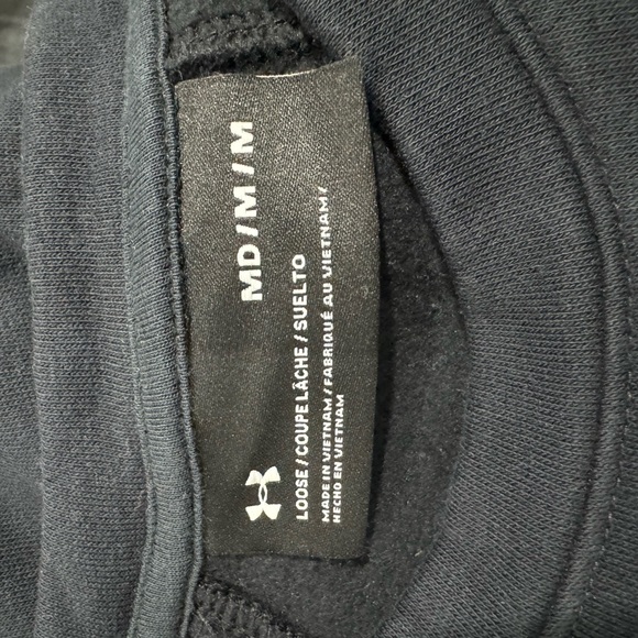 Under Armour Black Long Sleeve Tee Slightly Cropped - Picture 3 of 3